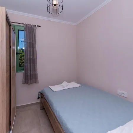 Mariettas Cottage, By Zantewize Holiday home