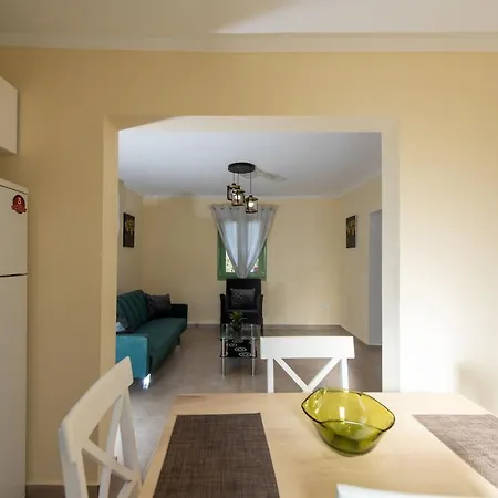 Mariettas Cottage, By Zantewize Holiday home *